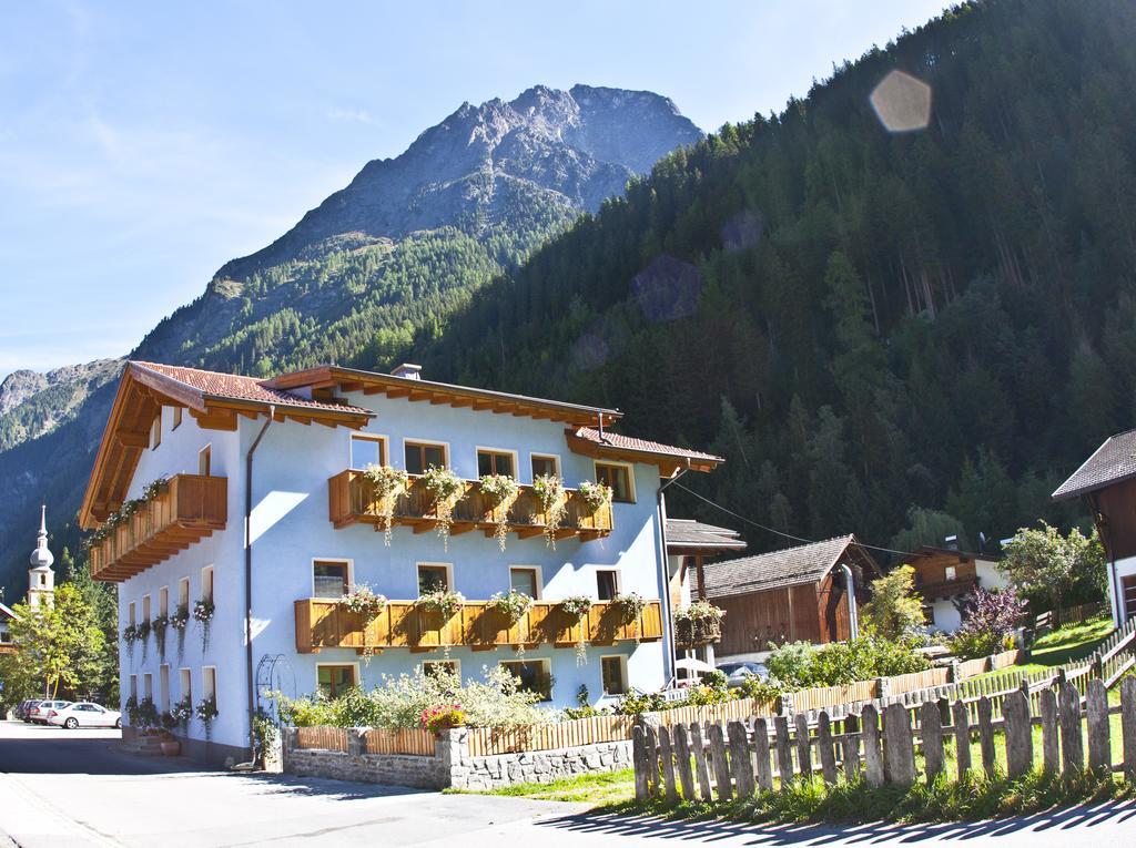 Tirolerhof - Appartementhaus Kaunertal Exterior foto